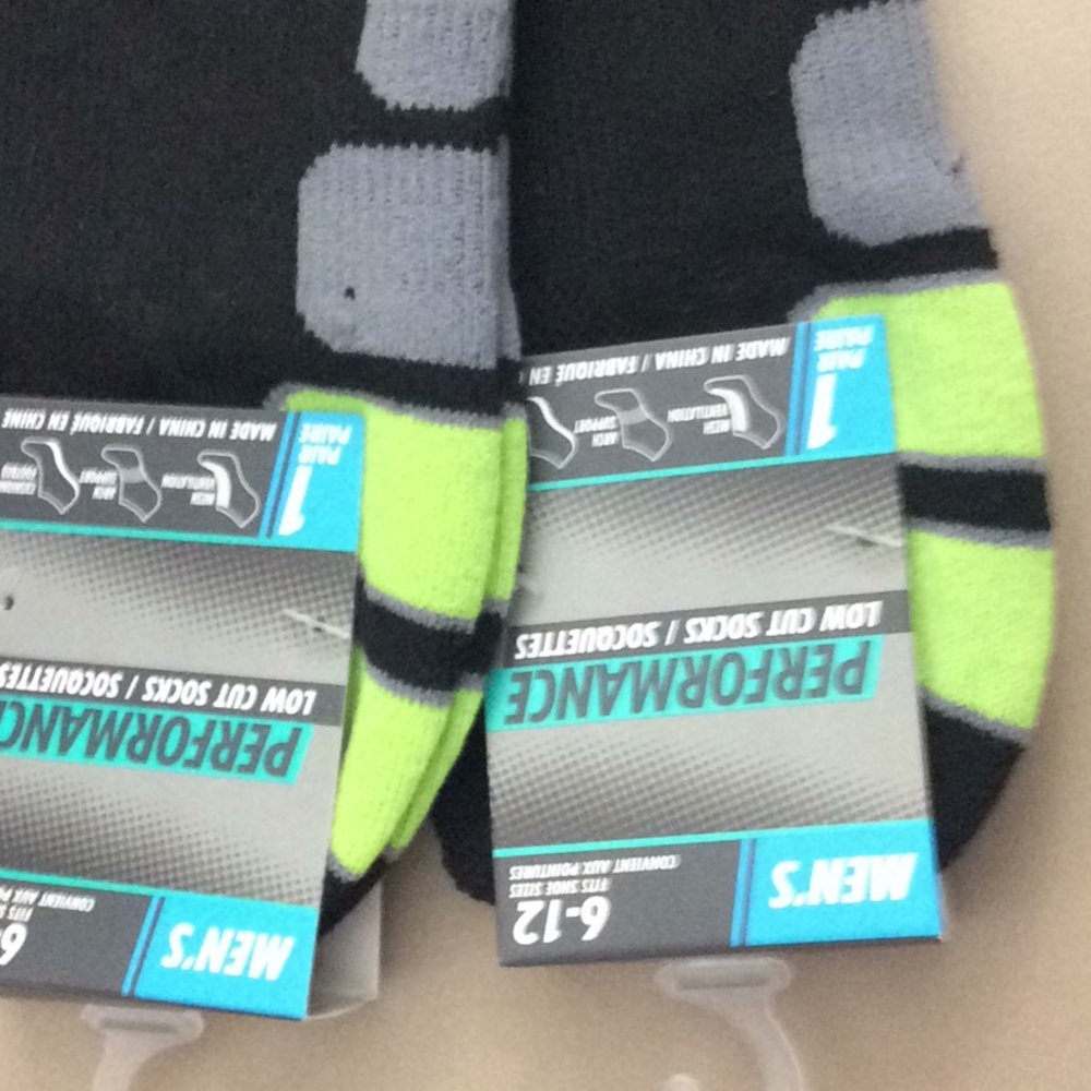 MEN'S LOW CUT PERFORMANCE SOCKS BLACK/GREEN  6-12 - Picture 2 of 3